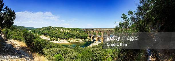 pont du gard panorama - pont du gard aqueduct stock pictures, royalty-free photos & images