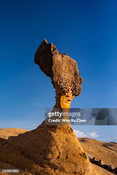 rock queen's head in taiwan - queens head stock pictures, royalty-free photos & images