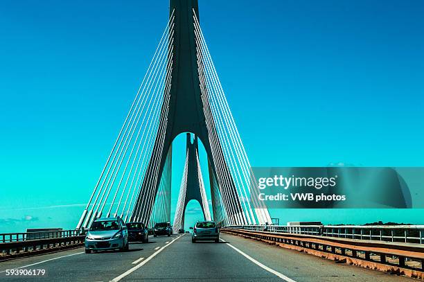 motorway suspension bridge, algarve, portugal. - lagos skyline 個照片及圖片檔