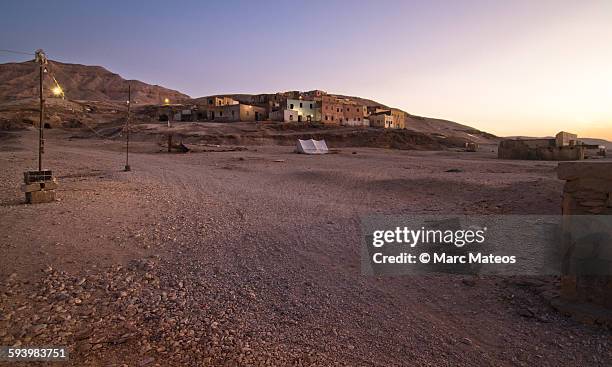 qurnat maari (west bank, luxor) at sunrise - marc mateos stock pictures, royalty-free photos & images