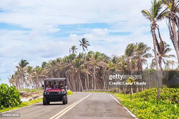 driving at san andres island - san andres stockfoto's en -beelden