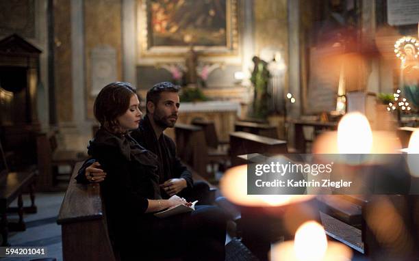 couple visiting church, rome, italy - couple praying stock pictures, royalty-free photos & images