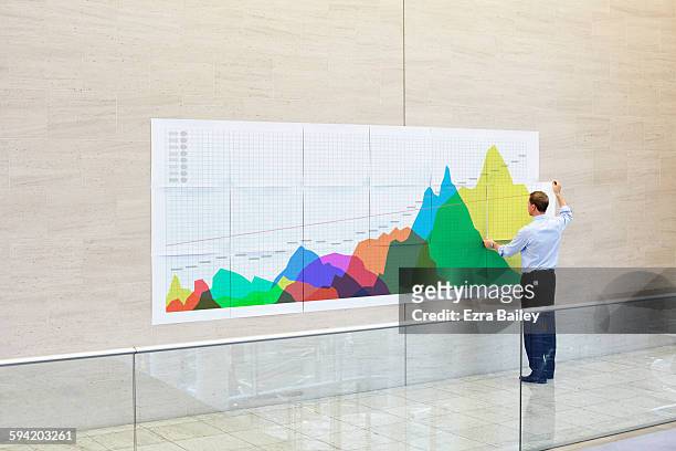 businessman creates an infographic in an office - strategia d'impresa foto e immagini stock