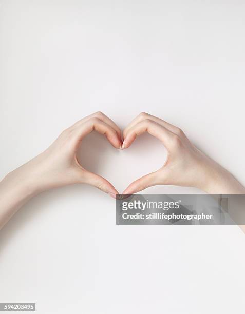 heart by hands - herz anatomiebegriff stock-fotos und bilder
