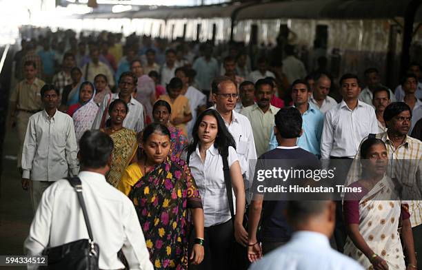 Mumbai Population Photos and Premium High Res Pictures - Getty Images