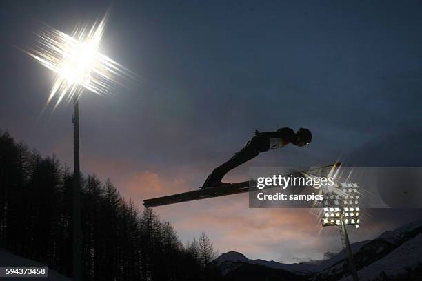 Allgemeine Impression im Abendhimmel Skispringen von der grossen Schanze am 18.2. 2006 olympische Winterspiele in Turin 2006 olympic winter games in...