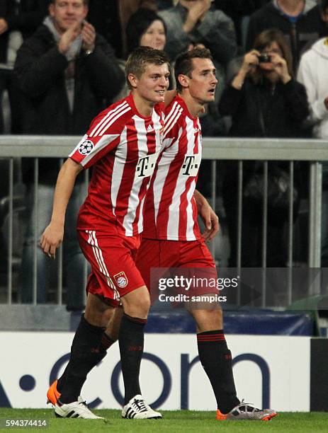 JUbel des Torschutzen Miroslav Klose und Toni Kroos Fussball Championsleague FC Bayern Munchen - AS Rom 2:0 Saison 2010 / 2011 15. 9 . 2010