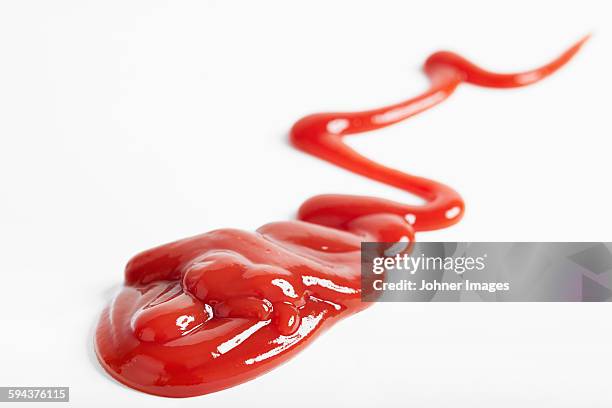 ketchup on white background - ketchup stock-fotos und bilder