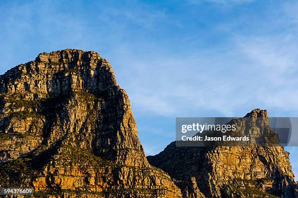 the twelve apostles, chapmans peak mountain range, cape town, western cape, south africa. - tafelberg foto e immagini stock