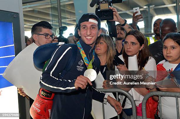 Sofiane Oumiha, light 60 kg boxing silver medalist, arrives at Roissy Charles de Gaulle airport after the Olympic Games in Rio on August 23, 2016 in...