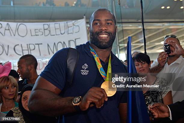 Teddy Riner, over 100 kg judo gold medalist, arrives at Roissy Charles de Gaulle airport after the Olympic Games in Rio on August 23, 2016 in Paris,...