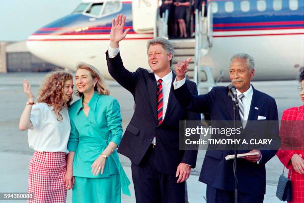 Democratic Presidential candidate, Arkansas Gov. Bill Clinton , flanked by his wife Hillary and his daughter Chelsea , and New york City mayor David...