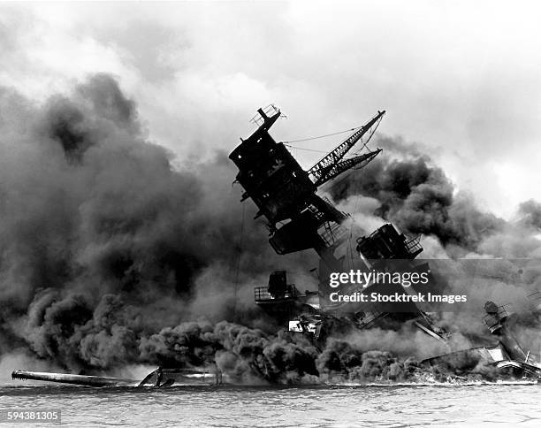 uss arizona burning after the japanese attack on pearl harbor. - the battle of the transdanubian hills of the world war ii reconstruction stockfoto's en -beelden