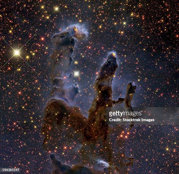 messier 16, the eagle nebula in serpens. - nebulosa del águila fotografías e imágenes de stock