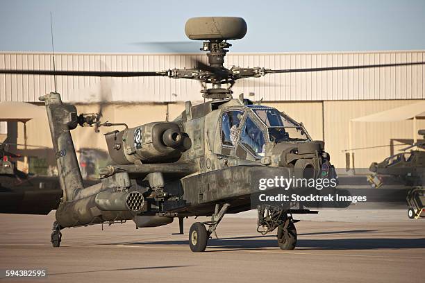 ah-64d apache longbow taxiing out to the launch pad during excercise angel thunder 2013. - arizona angel thunder stock pictures, royalty-free photos & images