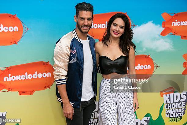 Erik Elias and Adriana Louvier poses for pictures during the Kids Choice Awards Mexico 2016 Red Carpet at Auditorio Nacional on August 20, 206 in...