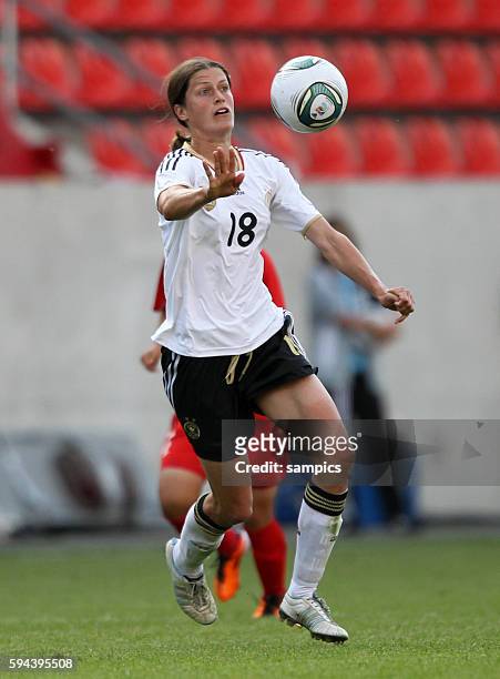 Kerstin Garefrekes Frauenfussball Länderspiel Deutschland - Nordkorea Korea DVR 2:0 am 21. 5. 2011