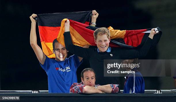 Deutsche Fans in Prinz William und Harry Masken Olympische Sommerspiele 2012 London : Beachvolleyball Männer Finale Brasilien 3 Horse Guard Parade...