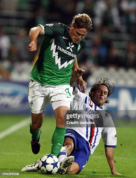 Clemens Fritz , Daniele Mannini Fußball Championsleague Qualifikation Hinspiel : Werder Bremen - Sampdoria Genua 3:1 18.8.2010