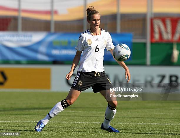 Simone Laudehr Frauenfussball Länderspiel Deutschland - Nordkorea Korea DVR 2:0 am 21. 5. 2011