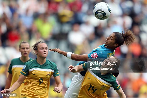 V.l. Christiane gegen Collette McCallum Gruppe D Brasilien 0 FifA Frauen Fussball WM Weltmeisterschaft 2011 in Deutschland FIFA women football world...