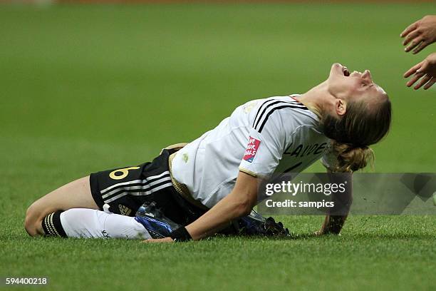 JUbel um Torschutzin .. Simone Laudehr GER Vorrunde Gruppe A Deutschland Nigeria 1:0 FifA Frauen Fussball WM Weltmeisterschaft 2011 in Deutschland...