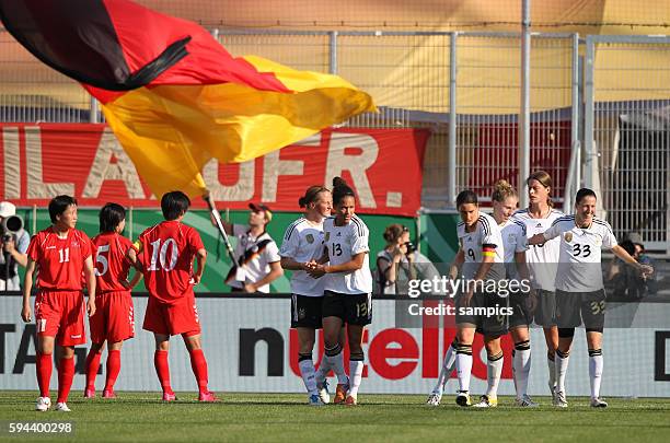 JUbel der Deutschen Mannschaft behringer , Mbabi , Prinz , Kulik , Garefrekes Frauenfussball Länderspiel Deutschland - Nordkorea Korea DVR 2:0 am 21....