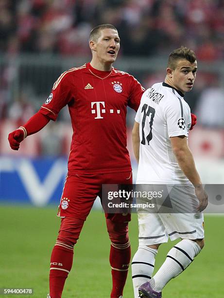 Bastian SCHWEINSTEIGER FC Bayern München gegen Xherdan Shaqiri FC Basel Fussball Championsleague FC Bayern München FC Basel 7:0 Saison 2011 / 2012