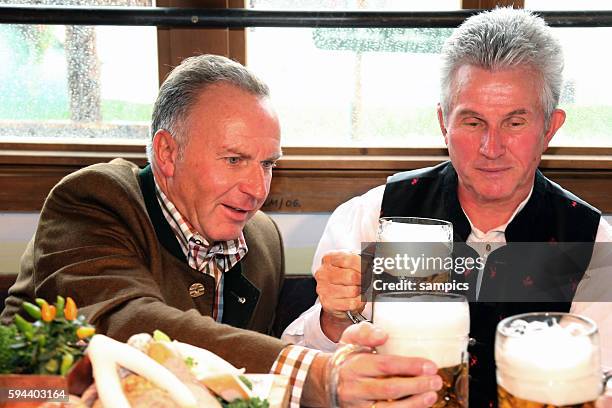 Vorstandsvorsitzender Karl Heinz Rummenigge FC Bayern München und Trainer Jupp Heynckes FC Bayern München FC Bayern auf dem Münchner Oktoberfest...