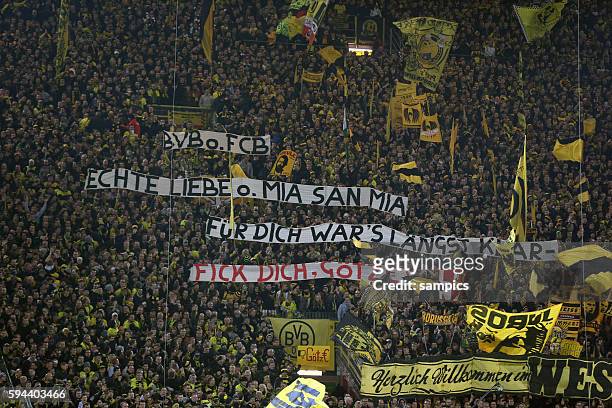 Drtmunder fan spruchband gegen Mario Götze Fußball 1. Bundesliga : Borussia Dortmund - FC Bayern München