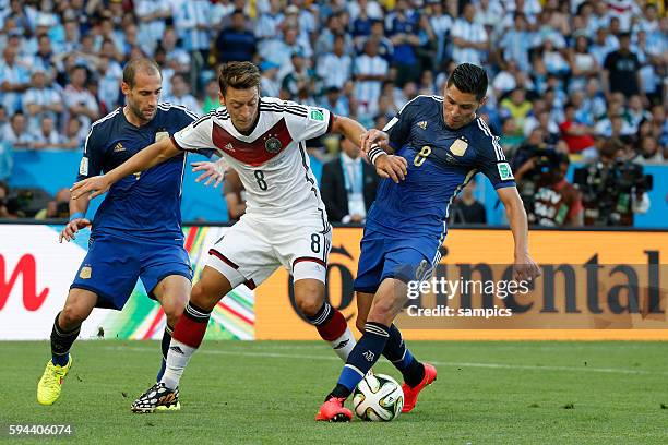 Pablo Zabaletta Argentinien Argentina ARG Mesut Ösil Oesil Deutschland Enzo Perez Argentinien Argentina ARG Fussball Weltmeister Deutschland...