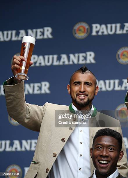 Arturo Vidal FC Bayern München Alljährliches Paulaner Lederhosen Werbeshooting des FC Bayern München . Auch diese Jahr präsentieren sich die Bayern...