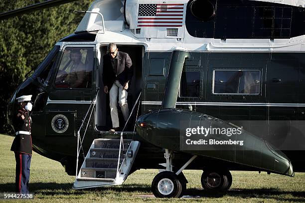 President Barack Obama, right, exits Marine One on the South Lawn as he returns to the White House in Washington, D.C. On Tuesday, Aug. 23, 2016....