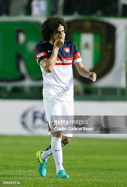 Fabricio Coloccini of San Lorenzo leaves the field during a first leg match between Banfield and San Lorenzo as part of second round of Copa...