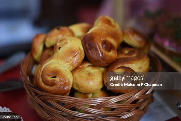swedish christmas breads & cakes - bollo dulce fotografías e imágenes de stock
