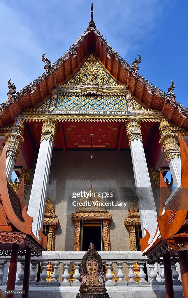 Wat Intharawihan temple