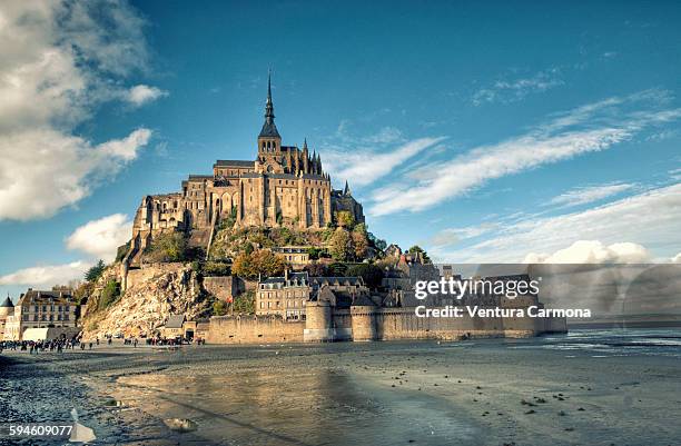 le mont saint michel - mont saint michel stock pictures, royalty-free photos & images