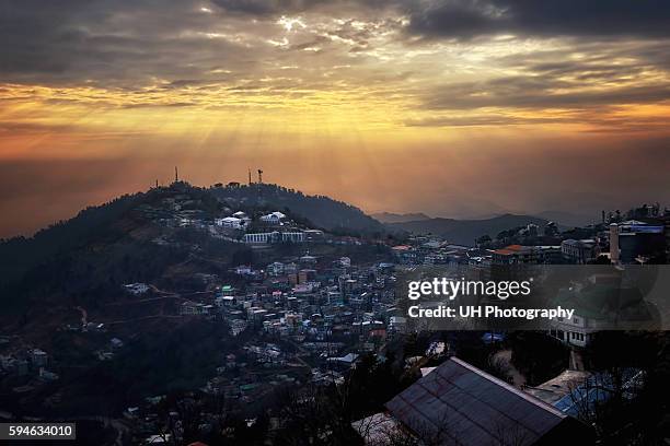 murree at sunset - islamabad foto e immagini stock