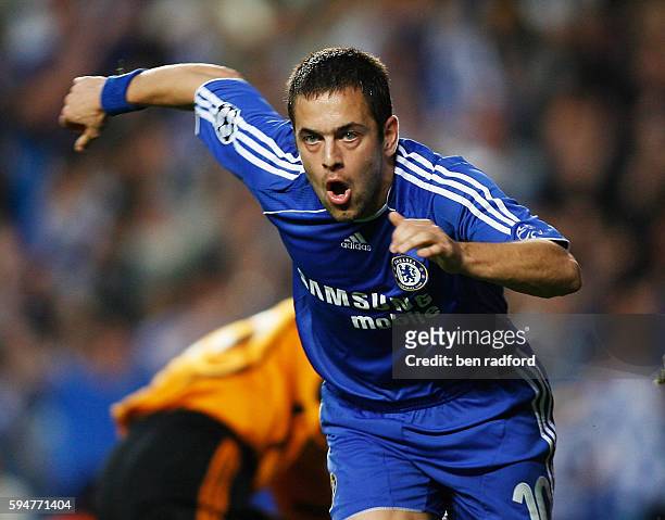 Joe Cole of Chelsea celebrates scoring the winning goal during the Champions League Semi-Final 1st Leg match between Chelsea and Liverpool at...
