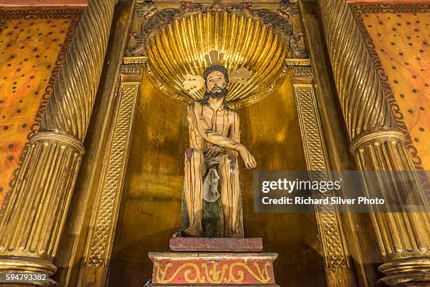 statue of jesus in the santa clara bogota, colombia - la candelaria bogota stockfoto's en -beelden