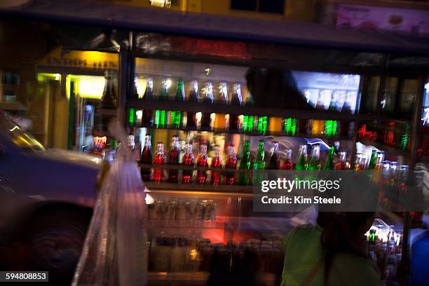 phonom penh, sisowath quay - night life in cambodian capital phnom penh bildbanksfoton och bilder