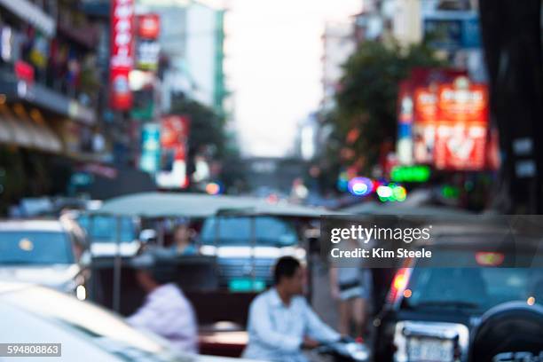 streetlife traffic in phnon pehn, cambodia - steele streets stock pictures, royalty-free photos & images