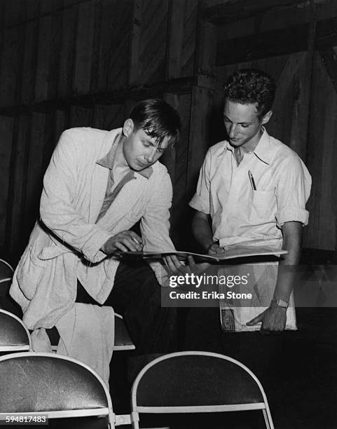 American conductor Robert Shaw with one of his students, circa 1948.