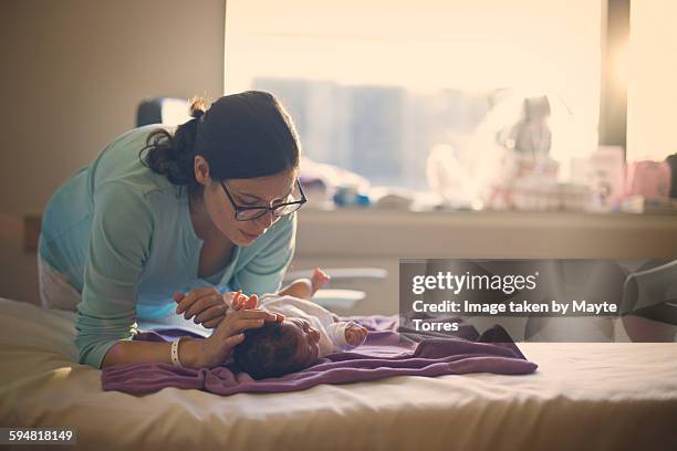 mum with newborn at the hospital - home birth stock-fotos und bilder
