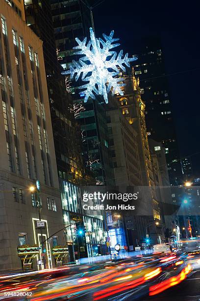 christmas decorations on 5th avenue. - fifth avenue stock pictures, royalty-free photos & images