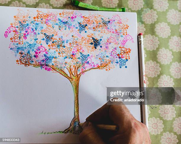 Tree Hand Work Tree Hand Drawing Photos et images de collection - Getty Images