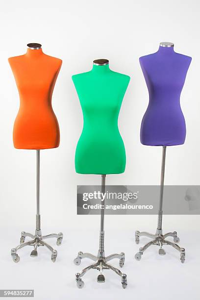 three mannequins in a studio - manequim de costureira - fotografias e filmes do acervo