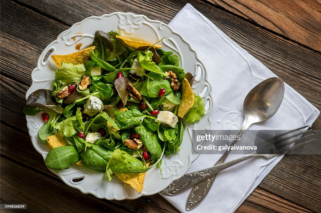 Green salad with tortilla chips