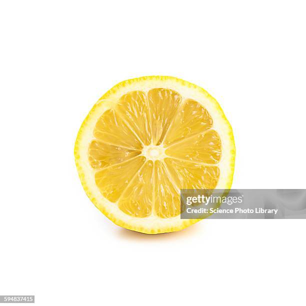 half a lemon - doorsnede lemon stockfoto's en -beelden