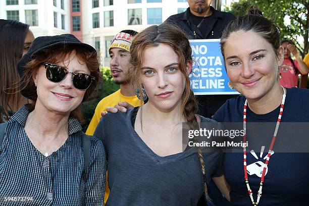 Actresses Susan Sarandon, Riley Keough and Shailene Woodley participate in a rally in support of a lawsuit against The Army Corps of Engineers to...